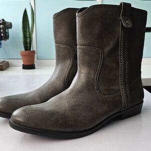 Women's Boots Sz 9